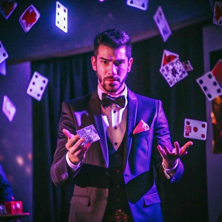 Dealer profesional imbajp mengelola meja Sic Bo langsung